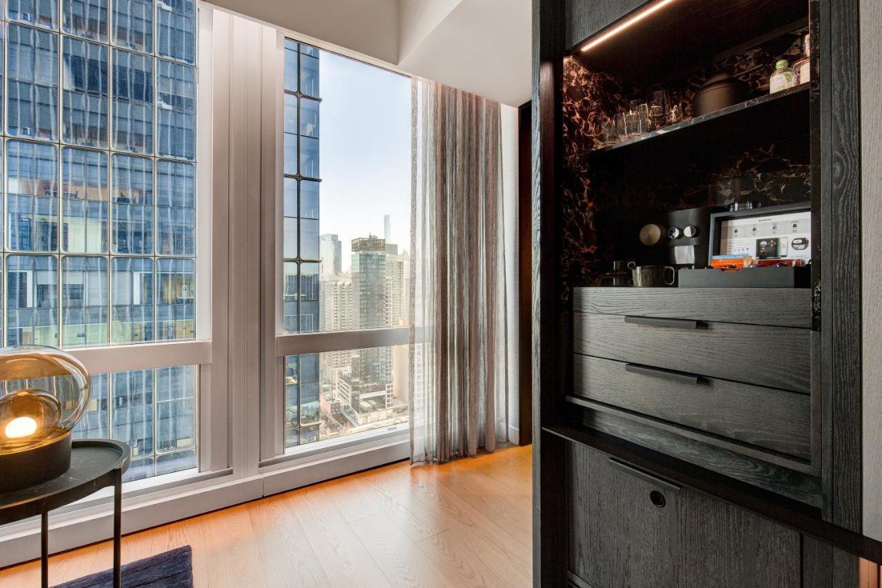 Deluxe City View One Bedroom Corner Suite, 1 King Bed