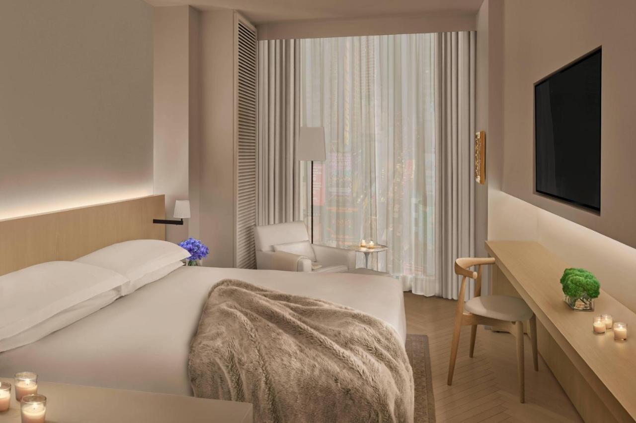 Premier King Room with Times Square View - Hearing Accessible