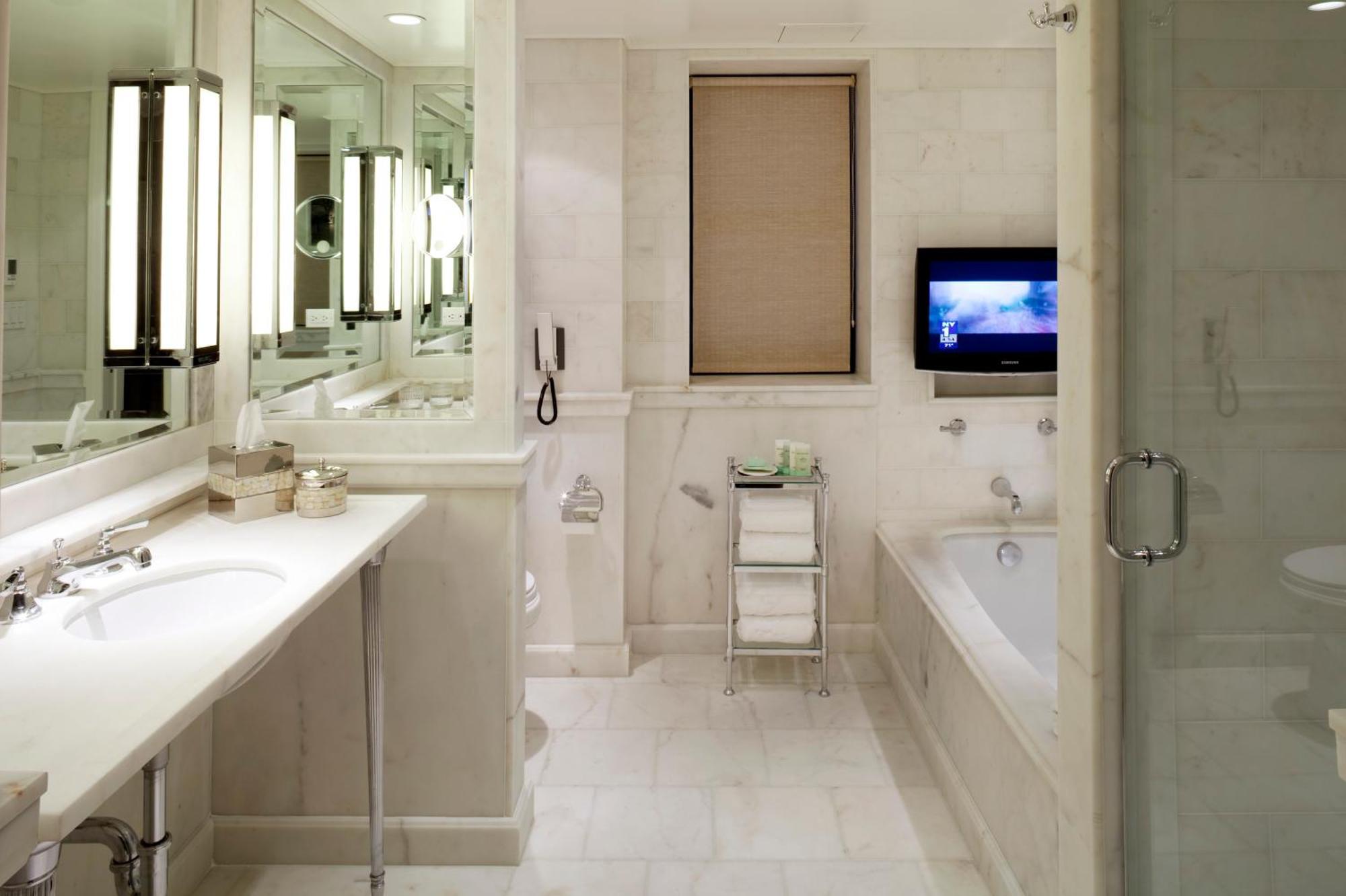Lowell King Room
